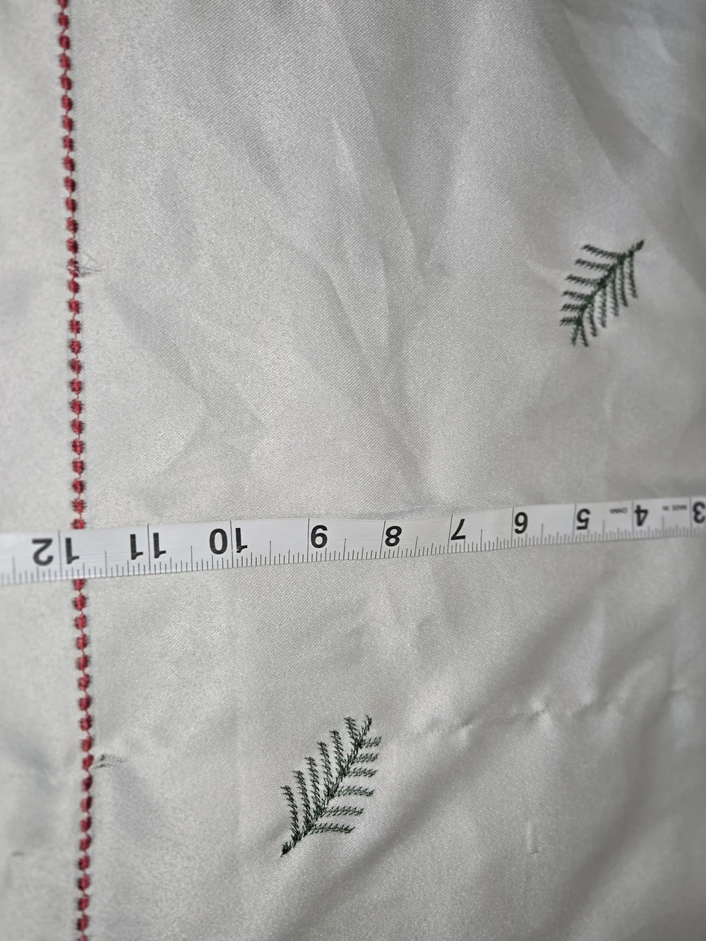 Festive Cardinal Embroidered Table Runner in Cream and Red